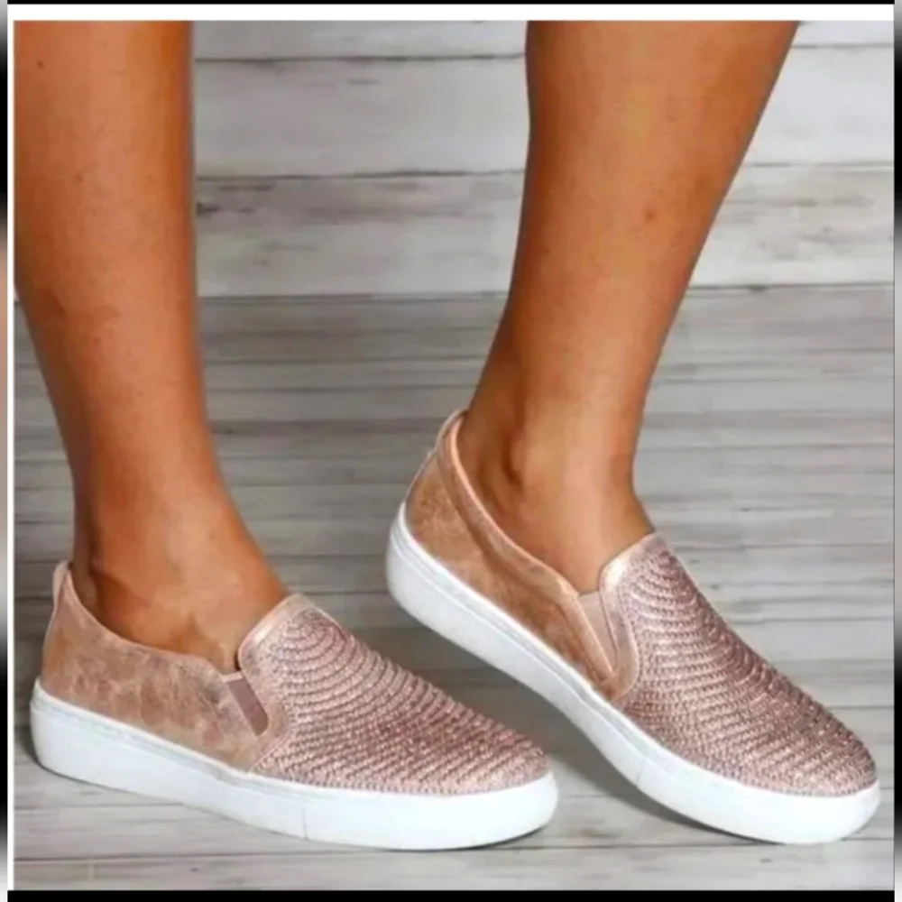 Skechers sparkly pearl slightly used women's shoes size 6